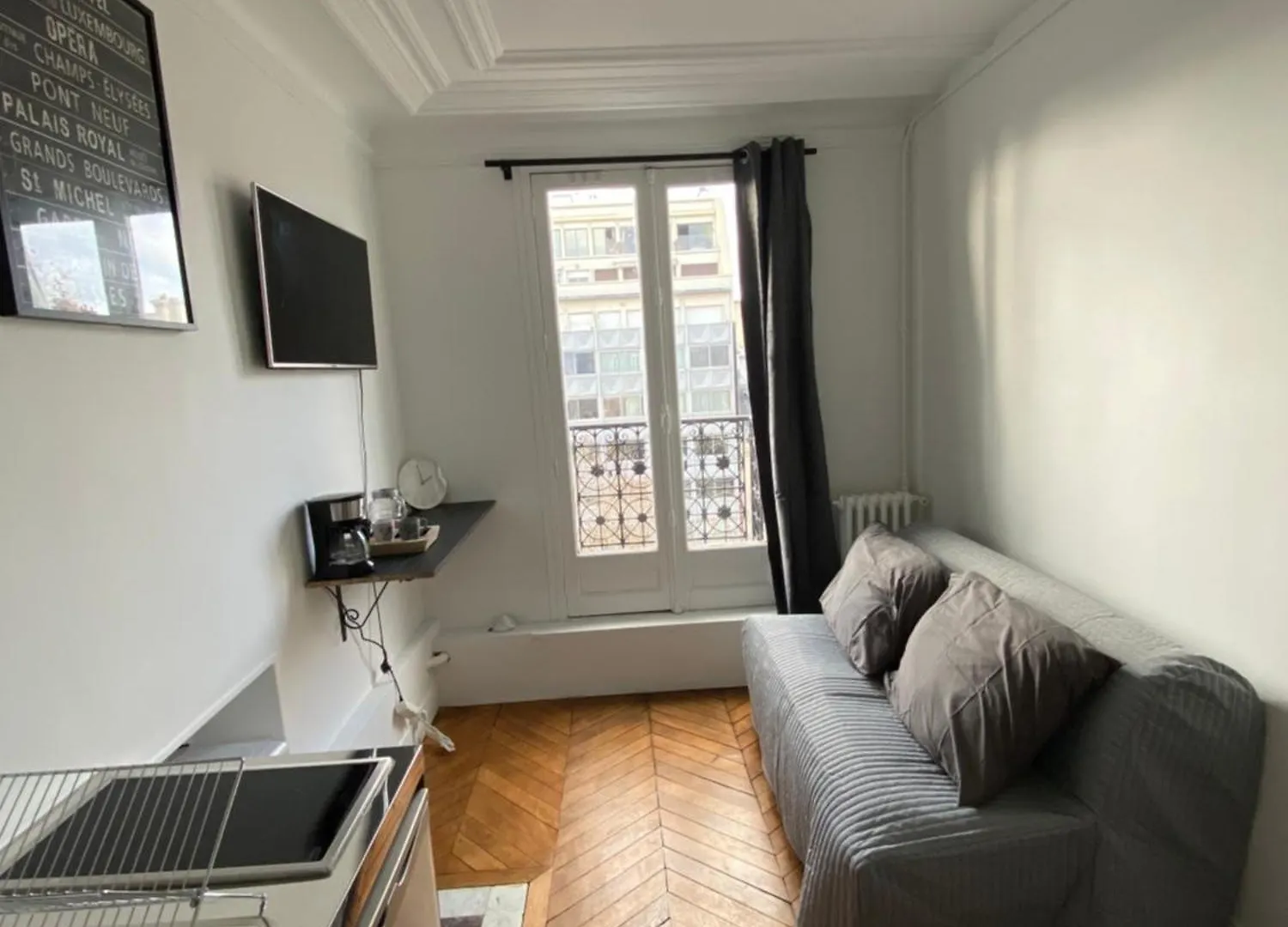 The Room Of The Eiffel Tower Parigi 0*,  Francia